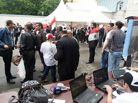 Los sirios en el exterior votan en elecciones presidenciales